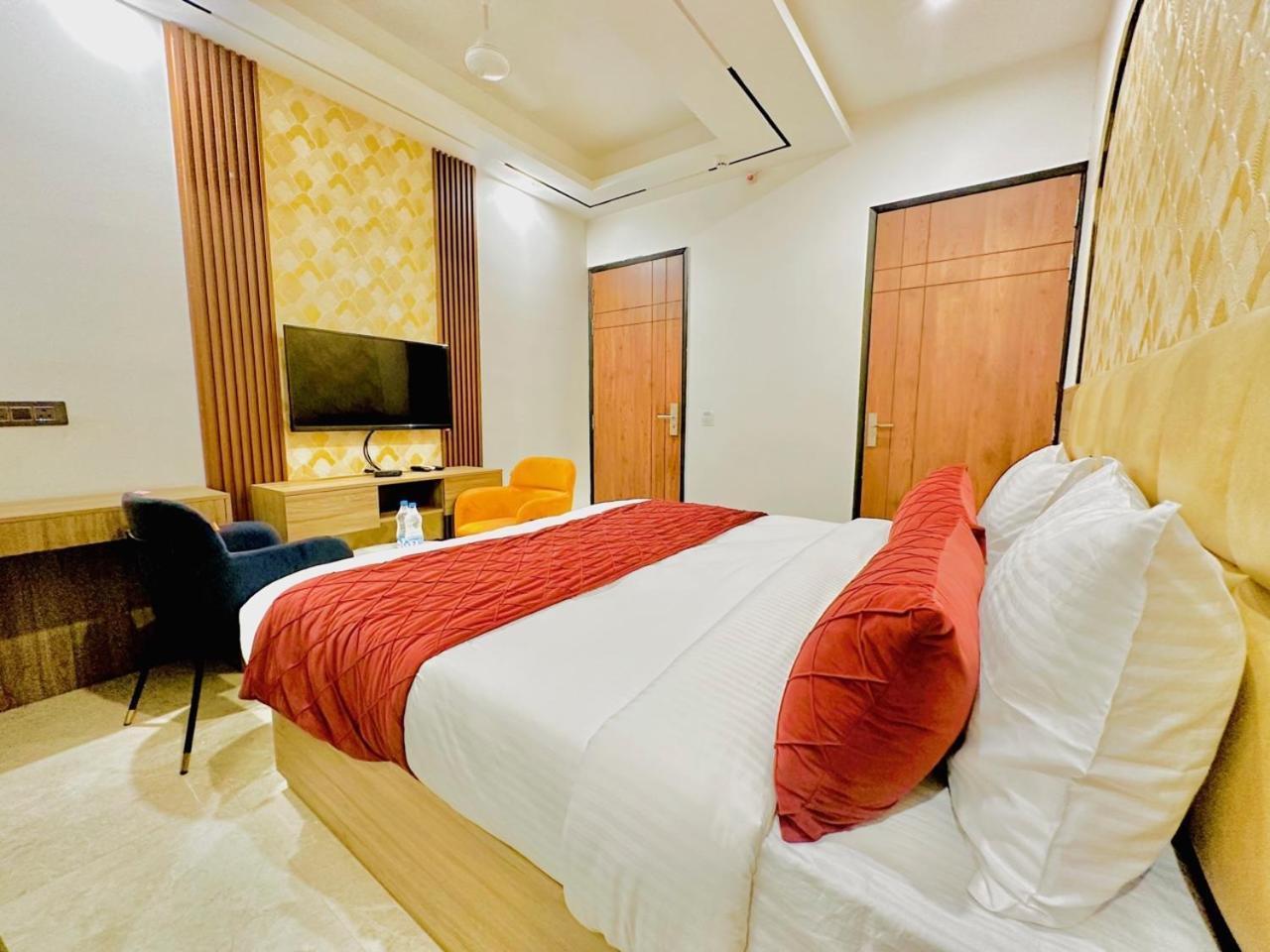 Hotel Hsp Plaza New Delhi Eksteriør billede